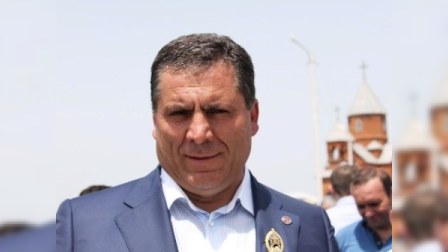 Ermənistanda qubernatorun evini yardılar 
