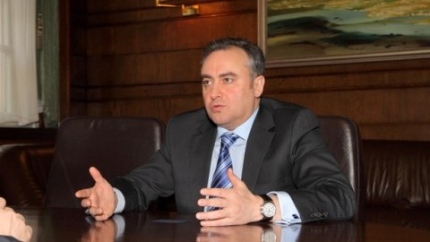 Həyat yoldaşının adı rüşvət qalmaqalında hallanan səfirdən yeni AÇIQLAMA