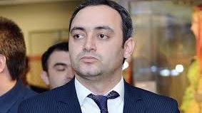Baş redaktor həmkarının müdafiəsinə qalxdı