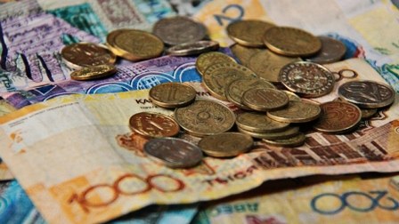 Qazax valyutası növbəti “rekord” vurdu – tenge 99% ucuzlaşıb