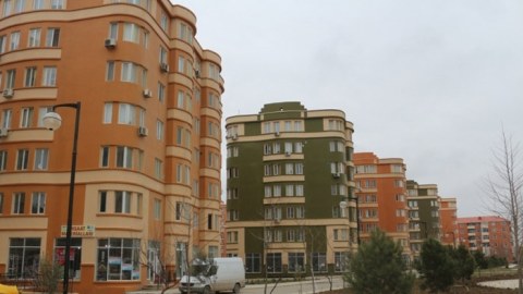 Daşınmaz əmlak bazarında qiymətlər təxminən 2 dəfəyə yaxın enib 
