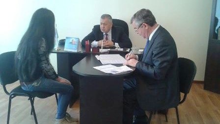 Vahid Əhmədov seçicilərinin manatla bağlı suallarını CAVABLANDIRDI