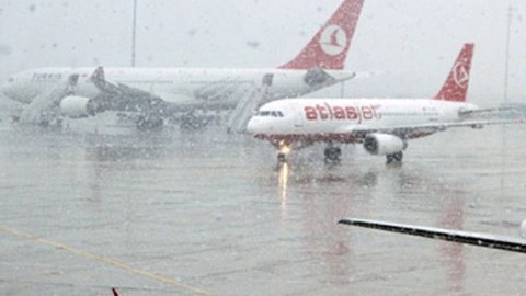 İstanbul- Bakı aviareysi təxirə salındı