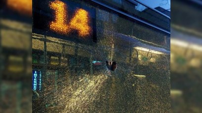 “BakuBus”un avtobuslarını daş-qalaq edənlər kimlərdir? - AÇIQLAMA