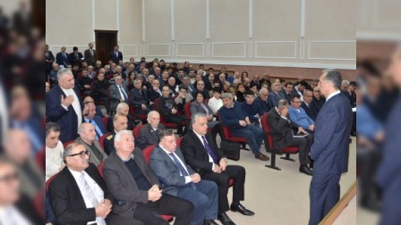 Eldar Əzizov sahibkarları sorğu-suala çəkdi