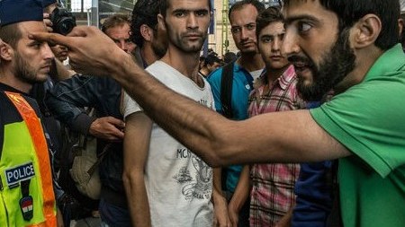 Rus qızlarına sataşan 5 qaçqın döyüldü