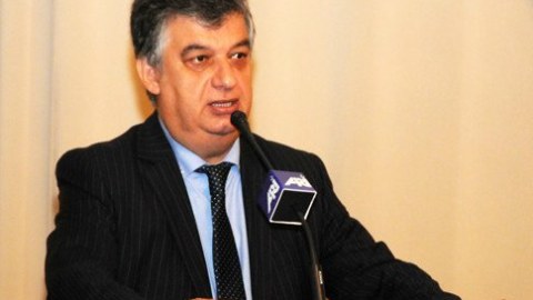 “Təhsil kreditləri” haqqında qanun layihəsinin qəbuluna mane olurlar” 