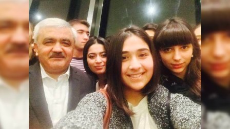 Rövnəq Abdullayev gənclərlə selfi çəkdirdi - FOTO