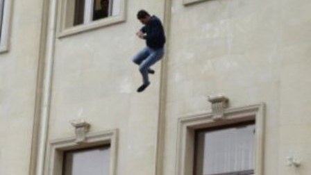  Polisin saxladığı şəxs xəstəxanada özünü öldürüb 