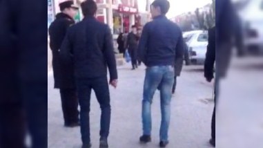 Azərbaycandakı məşhur iş adamının keçmiş cangüdəni adam döyüb 