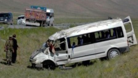  Qaradağda sərnişin mikroavtobusu qəzaya uğrayıb 