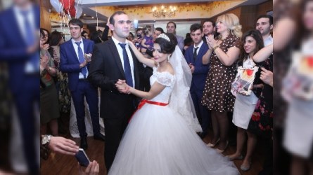 Nazirlik iki kimsəsiz gəncə toy elədi - FOTOLAR