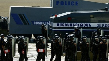 Erməni polisii yezidi əsgəri axtarır 
