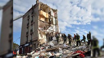 İstanbulda beşmərtəbəli bina çökdü