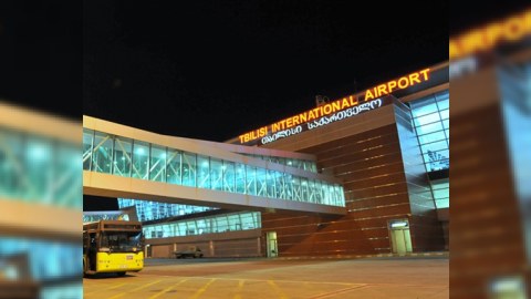 Tbilisi aerportunda OLAY: Çindən gələn reys Bakıda eniş etdi