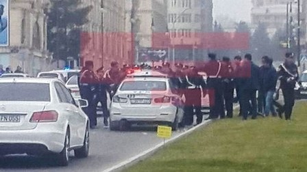 Polis maşınını çəkiclə əzən şəxs barədə AÇIQLAMA – VİDEO 
