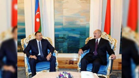 İlham Əliyevlə Lukaşenko telefonda beynəlxalq gündəmi müzakirə etdi