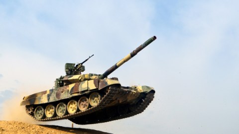 Azərbaycan tankları düşməni qorxuya saldı