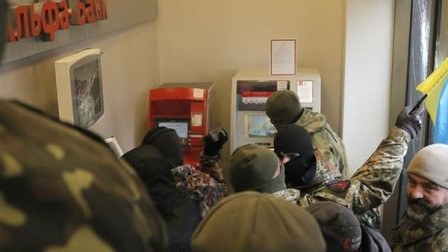 Ukraynada Rusiya banklarına hücum 