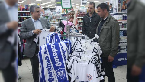 Türkiyəli müəllim Bakıda oğluna “Qarabağ”ın formasını ala bilmədi