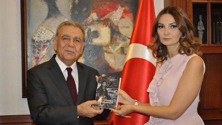 İzmirdə Xocalı abidəsi 