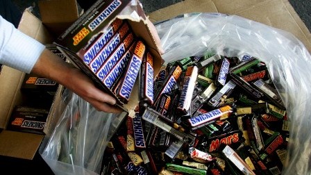Azərbaycanda təhlükəli “Snikers”, “Mars” satılır?