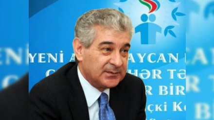 Əli Əhmədov Siyavuş Novruzovu "VURDU" 