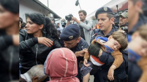 Almaniya miqrantlara qarşı qaydaları sərtləşdirdi