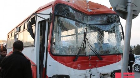 20 nəfərin xəsarət aldığı qəza qurbanlarından 4-ü xəstəxanadadır