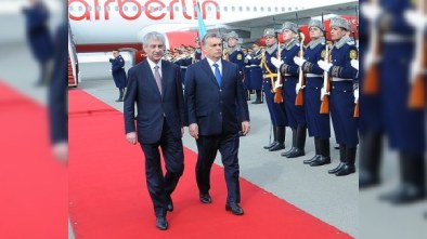 Macarıstanın baş naziri Bakıya gəldi