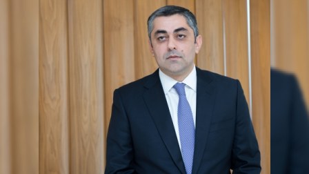 Nazir vətəndaşları incidən əməkdaşı işdən qovdu
