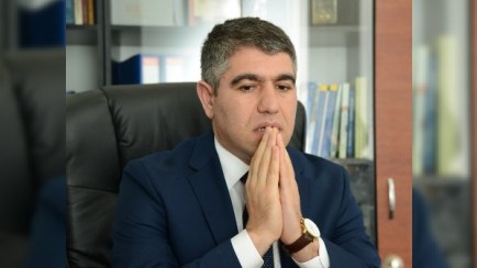 İqtisadçı deputatla hacının kazinolarla bağlı təklifini sərt TƏNQİD etdi