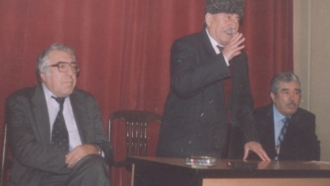 Anar yazıçı deyil və ya TƏNHA ANAR
