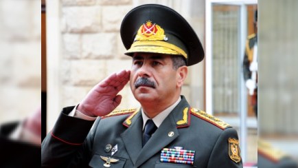 Zakir Həsənovdan hərbçi qadınlara TƏBRİK