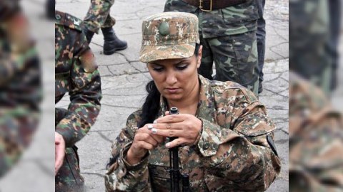 Ermənistanda qadın hərbçilərin sayı 3 dəfə artıb