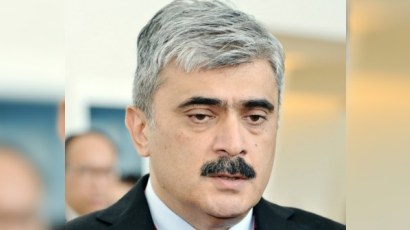 Adı qalmaqalda hallanan nazir ABŞ-a yollandı 