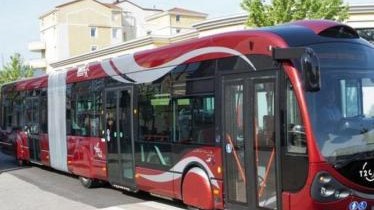 Bakıda “qarmoşkalı” avtobusun sınaq müddəti uzadıldı