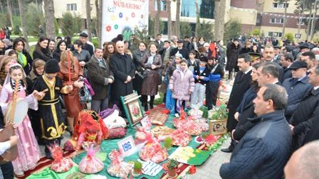 İcra Hakimiyyəti məktəblərdən sovqat yığdırır