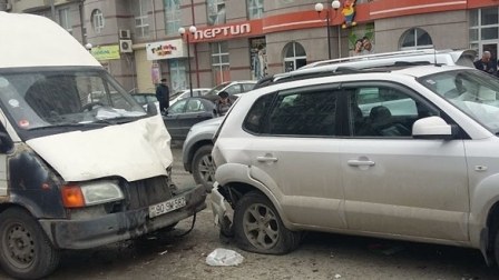 Polis qəza törətdi - 4 maşın toqquşdu - FOTO 