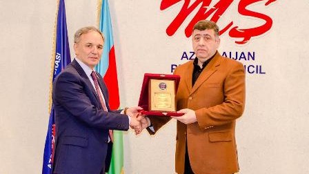 Orxan Fikrətoğlu Mətbuat Şurasından mükafat aldı