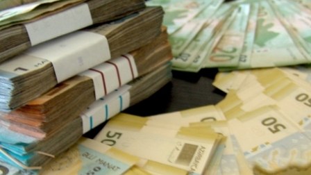 Banklardakı əmanətlər artıb 