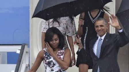   Obama Kubaya qaynanasını da aparıb 
