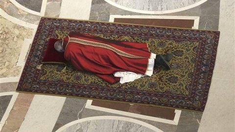 Papa ona belə yalvardı - FOTO