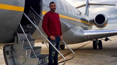 Tanınmış futbolçu təyyarə aldı