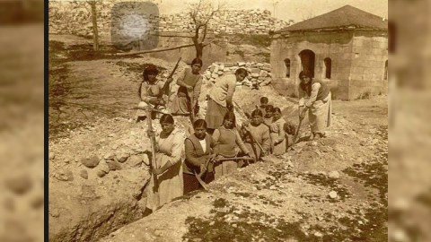 Xəndək və erməni qadınları 