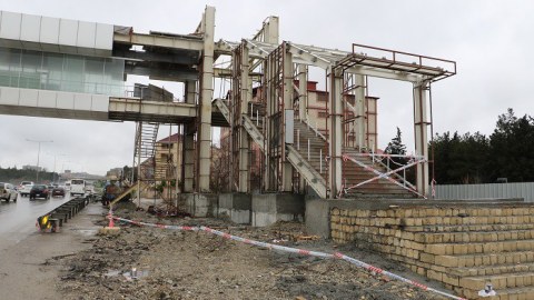 Bakı-Sumqayıt yolundakı yerüstü keçidi söküb yenidən tikirlər - FOTO