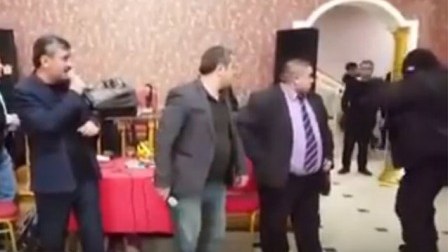 Azərbaycanlı meyxanaçıların olduğu “sxodka”ya polis basqını – VİDEO 