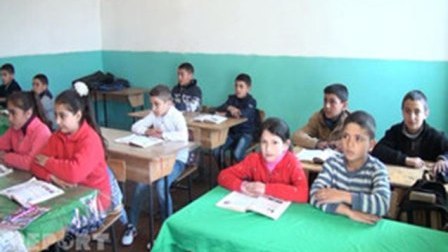 Tovuzda şagirdlərin saçını kəsən direktor müavini işdən çıxarıldı