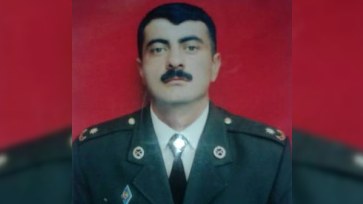 Əsgərlərini xilas edən şəhid komandir dəfn edilib - FOTOLAR