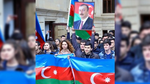 Daha bir ali məktəbdə orduya dəstək aksiyası keçirilib